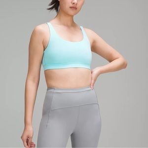 Lululemon Energy bra in cyan blue size 10